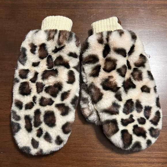 CC Leopard Convertible Mittens - Picture 3 of 7